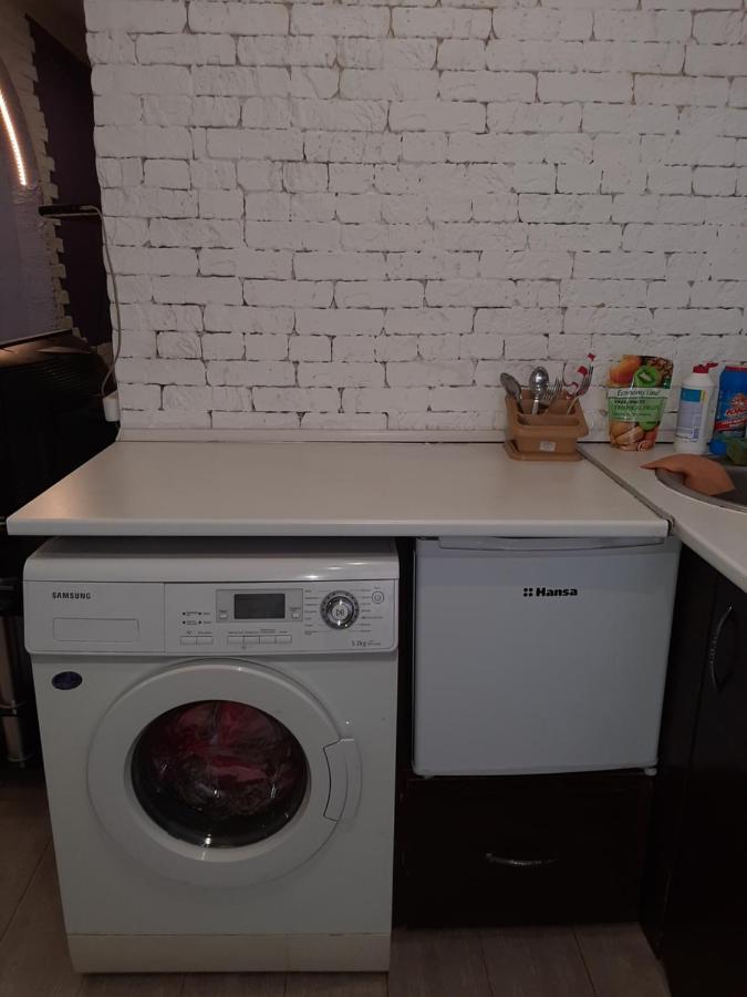 Студия В Центре Города Krivoy Rog Bagian luar foto